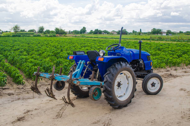Tracteur et matériel pour exploitation agricole
